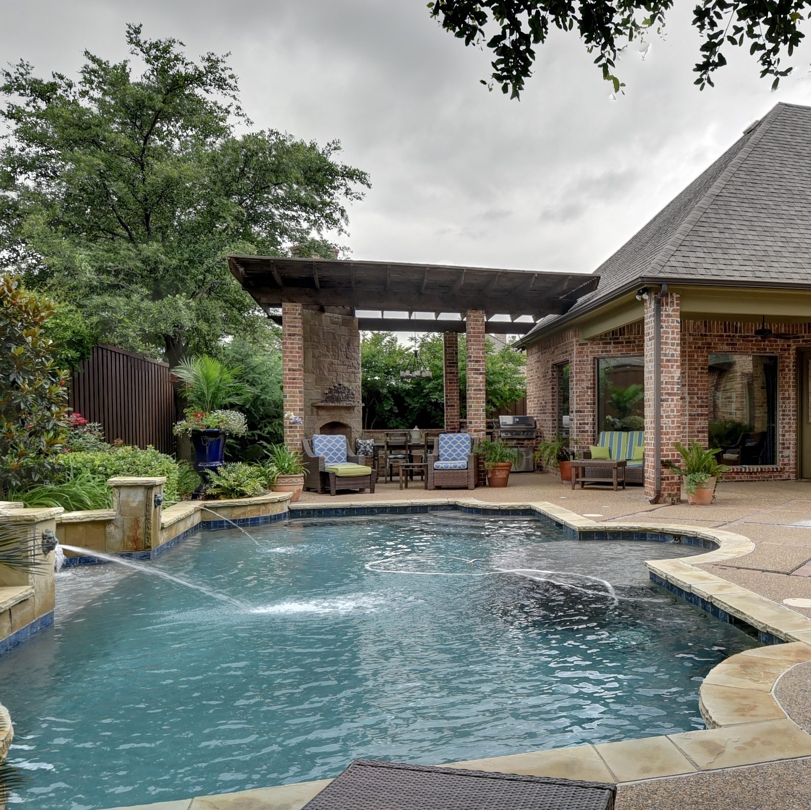 cropped-OutdoorPool-2